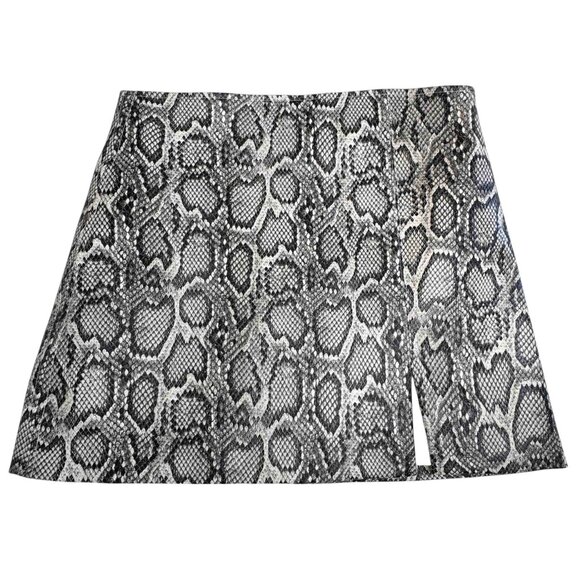 NWT OLIVACEOUS VEGAN MINI SKIRT Y2K GRUNGE GOTH PUNK GLAM MEDIUM - Picture 9 of 9